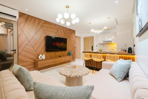 NEW - Central 1BR-Kingsize, AC & Terrace Parking