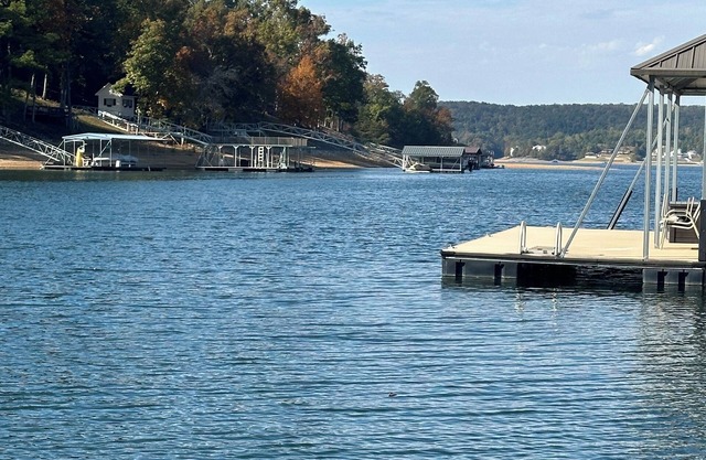 NEW Charming 3-bedroom house on Smith Lake.