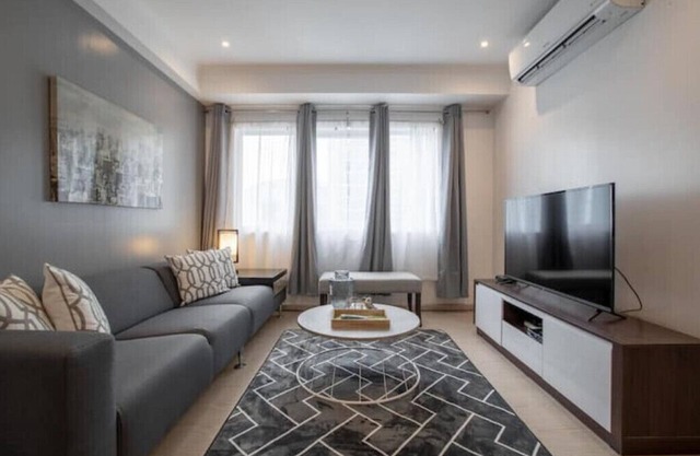 New! Comfortable 2 Bedroom in Central BGCn