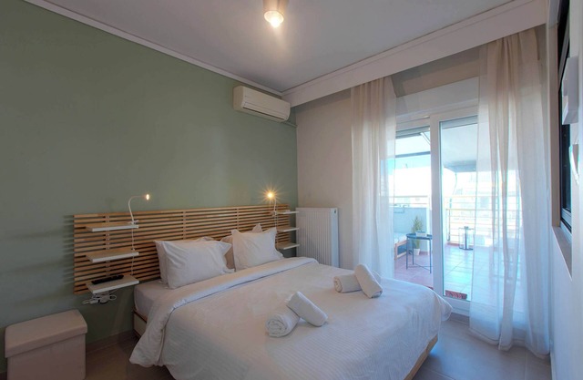 New Cozy Apt with Balcony close to Analipsi Metro