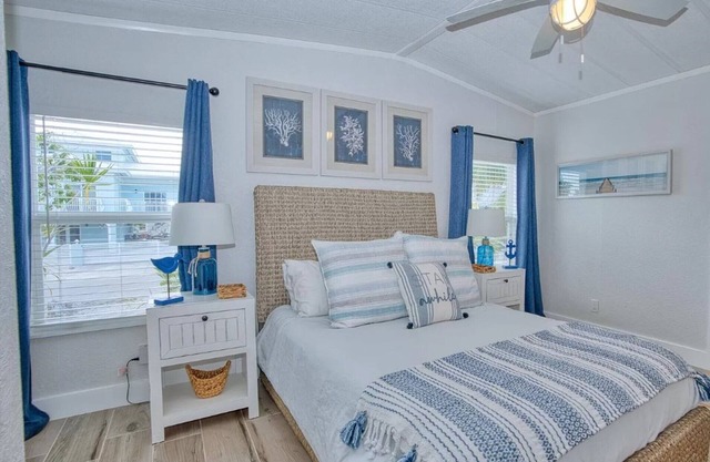 New Cozy getaway on waterfront in Key Largo! Bring your own boat!