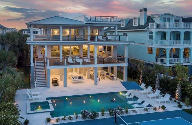 NEW CUSTOM HOME~ 620 Ocean Blvd. Now booking! Pickleball, Bocce Ball, Putting Green, Pool/Spa