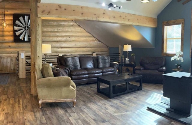 New Custom Log Condo Centrally Located in The Serene Mountains Of Brian Head.
