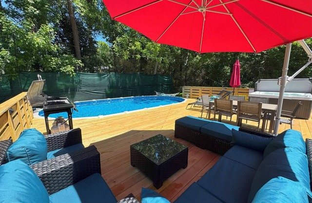 NEW! Fun&Stylish Home near ATL w/Foosball,AirHockey,Games,BBQ,HotTub,SUMMER:Pool