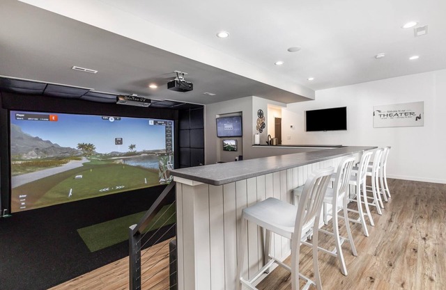 New: Golf Sim & Theater Room + Noon Check-in