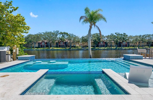 NEW Heated Salt Pool & Spa on Waterfront Canal