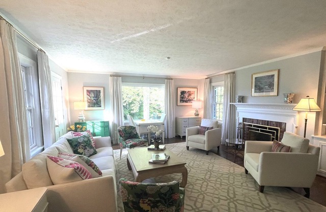 NEW! "High View" - Charming House with Mountain View