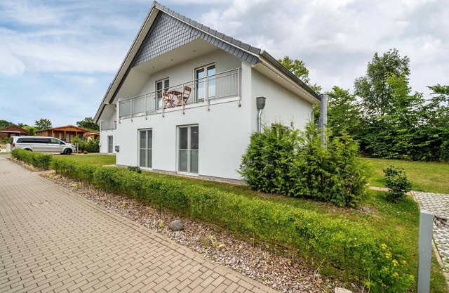 NEW Holiday Home 'Ferienhaus Seeglück2 Am Tollensesee' with Lake View, Private Terrace and Wi-Fi