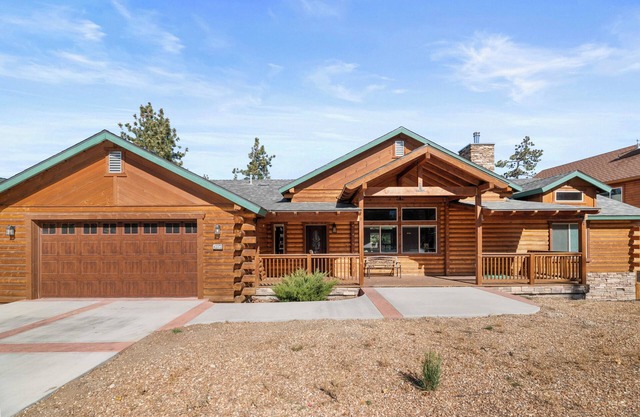NEW HOME - HUGE GREAT ROOM, 2 MASTER SUITES, SPA, PACMAN. ALL 5 STAR REVIEWS!