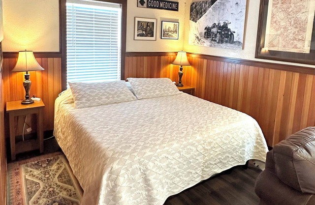 New luxury cabin in Central East Glacier