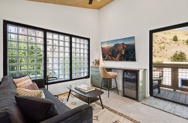 New Listing! Luxury Uptown Studio Loft | Panoramic Views | Downtown Creede