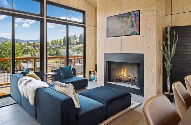 New Listing! Luxury Uptown Loft Apartment/Panoramic Views/Downtown Creede