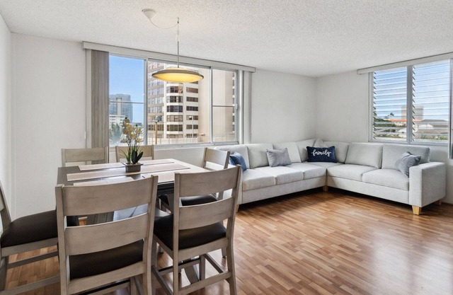 NEW LISTING! Makiki's Delightful Pet Friendly home near Honolulu Museum of Art by RedAwning