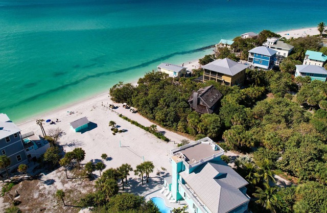 NEW LISTING! OCEAN PARADISE! WOW! BEACHFRONT 4 bdrm, HEATED POOL, BAR, 2 CARTS