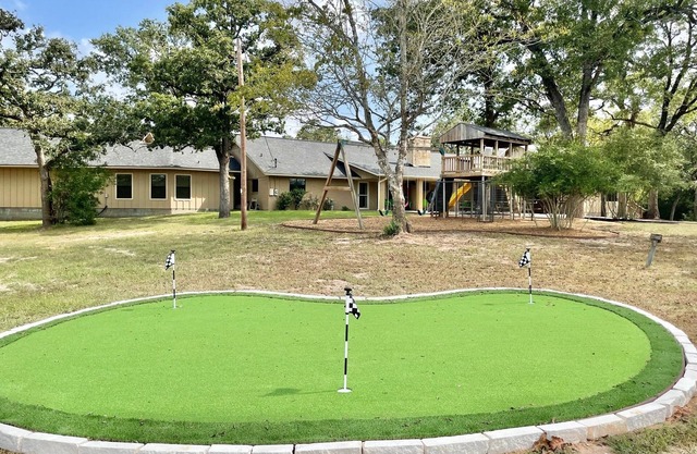 NEW LISTING-Secluded Whoop Acre Ranch SLEEPS 25-LOADED with entertainment