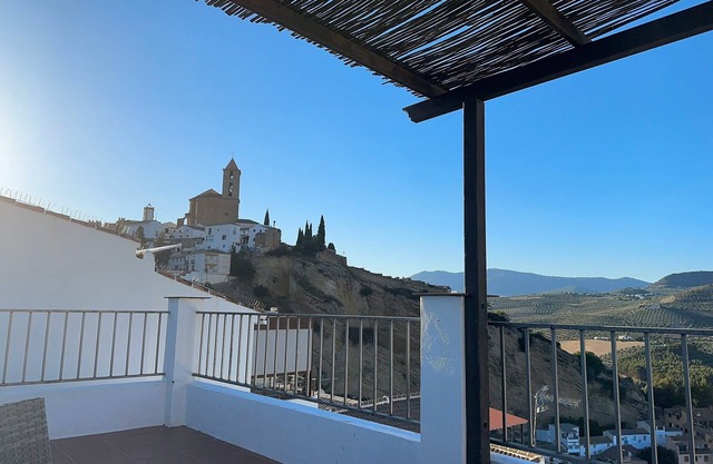 New listing! Spacious 5-bedroom home in Iznájar with spectacular views