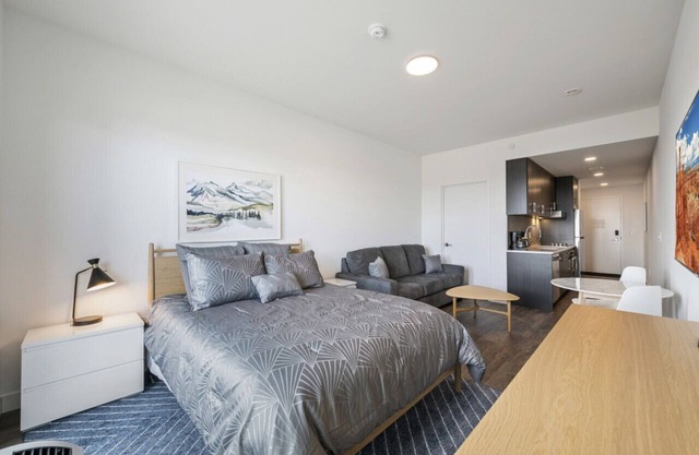 New! Lux Studio w/Patio|Midterm Stays Welcome!