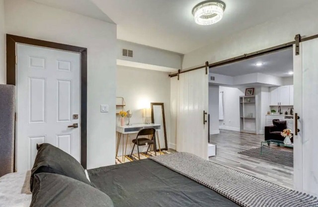 New Luxury 1Bdr Apt. Free Parking & Private Backyard