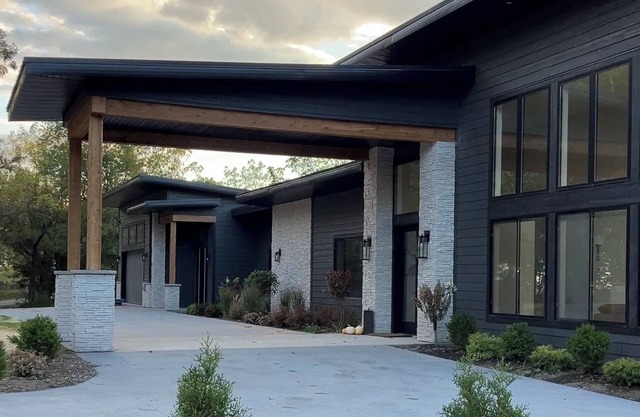 New luxury lodge, 10mile views, on ranch next to Galena Territory, pool, animals