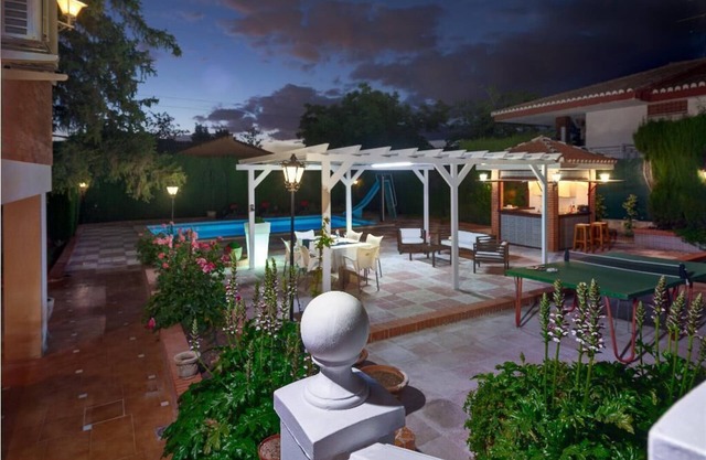 NEW LUXURY VILLA C&C. PRIVATE POOL, GARDEN AND BARBECUE.