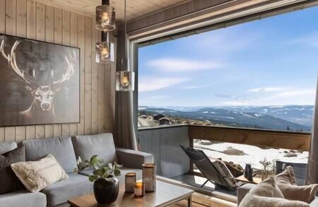 New modern apartment with ski in/out in Hafjell
