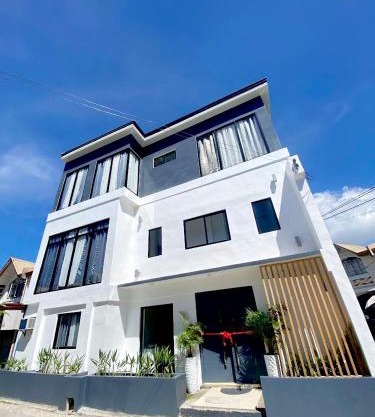 NEW Modern home near Airport, Beach and Fast Wi-Fi