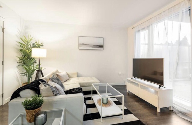New Modern, Large 1 Bedroom, 1 Bathroom + Work Space