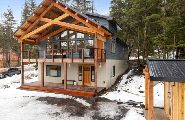 New, Modern, Spacious Alyeska Vacation Home