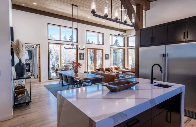 NEW! Mountain Modern Retreat w/Jacuzzi