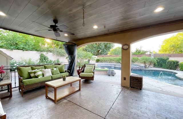 New Pool Home w/Firepit and Outdoor Kitchen minutes from Universal and Six Flags
