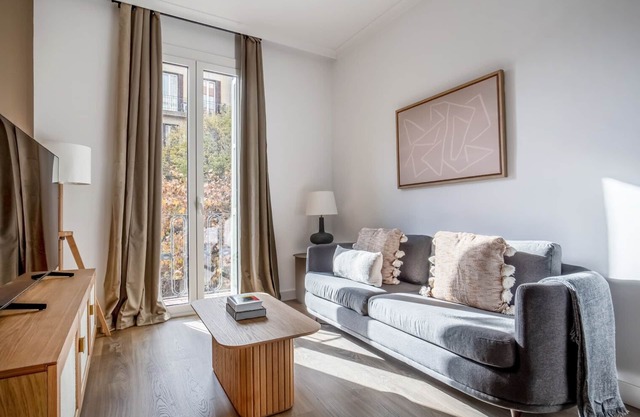 New reno Sagrada Familia 1BR w/Roof Access, by Blueground