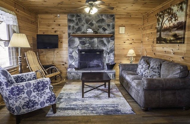 New River Gorge Cabin, hot tub and fireplace at the best area prices