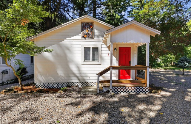 NEW! Rouge Cobb Mountain Hotel - Cabin 5