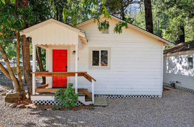 NEW! Rouge Cobb Mountain Hotel - Cabin 1