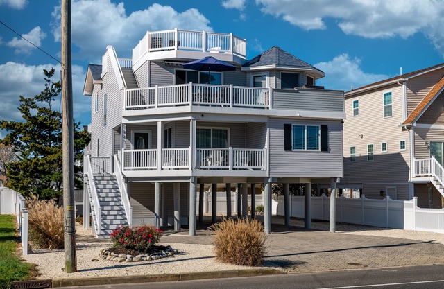 NEW SALT WATER POOL 10/28/2025 YOUNG ADULTS WELCOME HOME IS BIG/MINT CONDITION