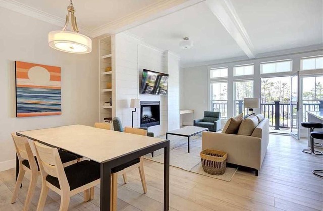 New* Seabrook's Serendipity, a family-friendly loft right in Town Center!