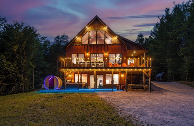 NEW! Slp 29! 2 Homes 2 Mins Apart w/Views, Hottubs, Sauna, GameRm, Dogs OK!