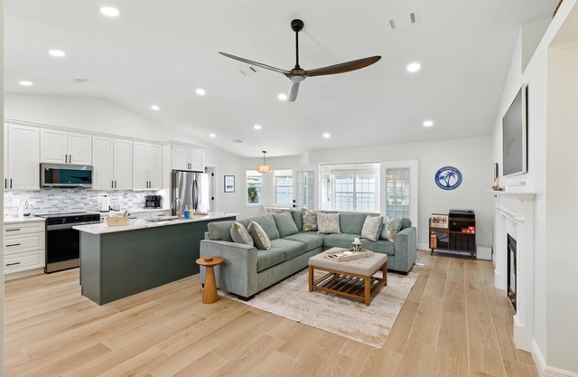 NEW! Sunny 3BR w/Hot Tub & Game Room