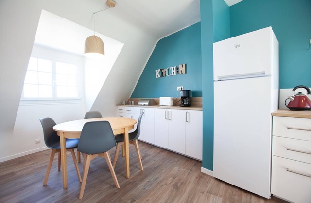 New T2 5min walk from the beach