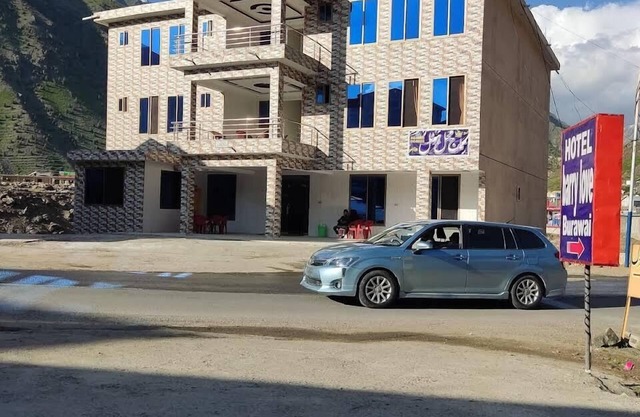 New Taaj Mahal Hotel Burawai