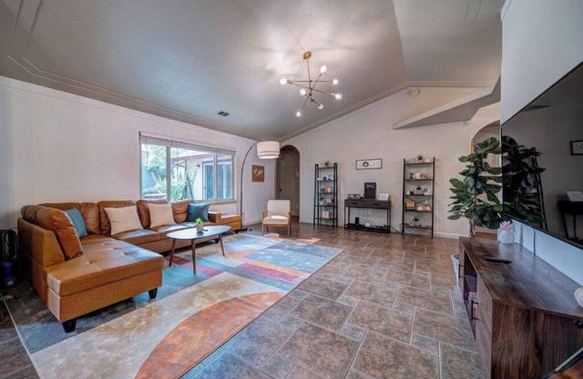 🏡 *NEW* The Artsy Abode ✨ Hot Tub ♨️ BBQ 🍖Foosball ⚽️