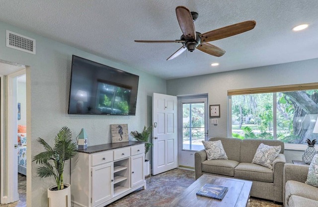 NEW! Tropical Getaway - Walk to Beach & Downtown!