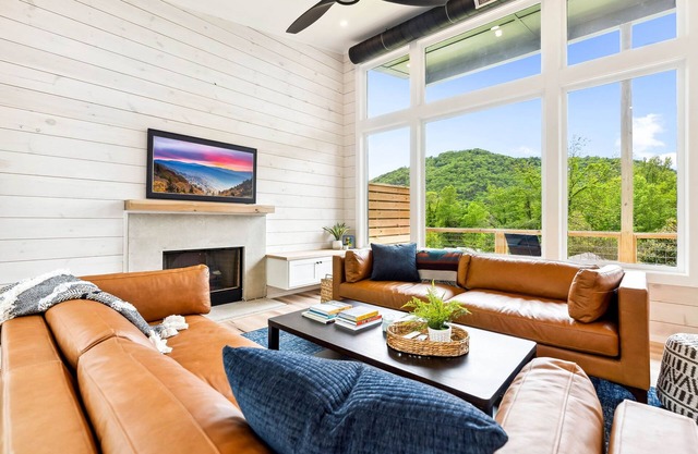 ⛰️ Newly Built Alpine Cabin 2023 - Mountain Views + Walk To Town - Hot Tub