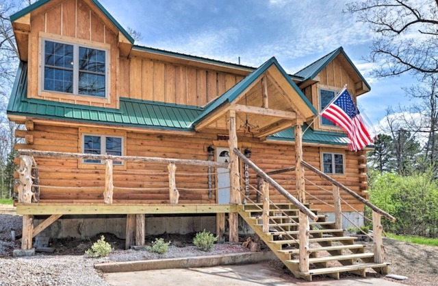 Newly built LOG Cabin-Float, Golf, Hike, Hunt, Fish, visit a winery.Relax!