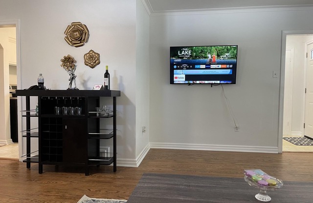 Newly Furnished 3BdRm, Quiet North York Neighbourhood