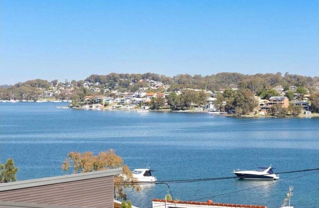 Newly furnished 4-bedroom house in fabulous Fishing Point with water views