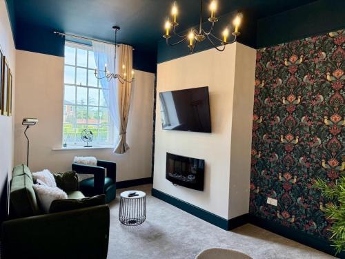 Newly refurbished, 2BD, 1Bath, Free Parking, Central