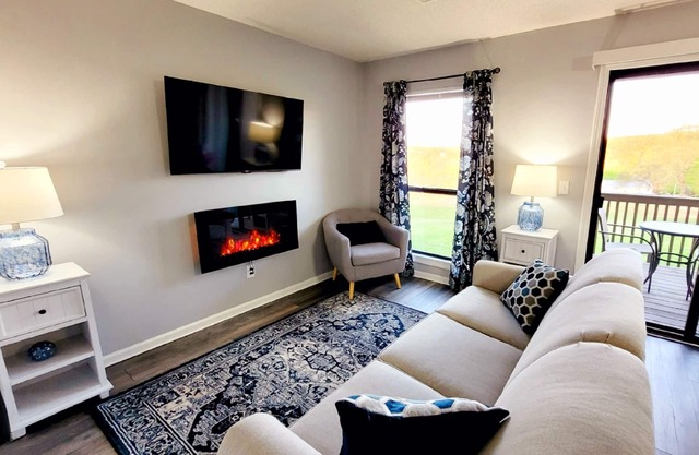 Newly Remodeled 1B/1B condo @ Pointe Royale Resort indoor pool ~ Family Friendly