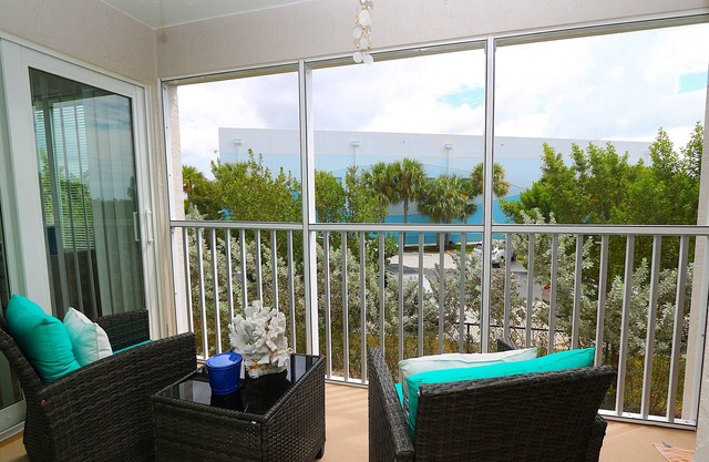 Newly Remodeled 2-Bedroom Tropical Retreat in Marco Island