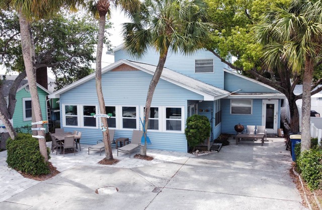 Newly Remodeled Deluxe Studio-No storm damage